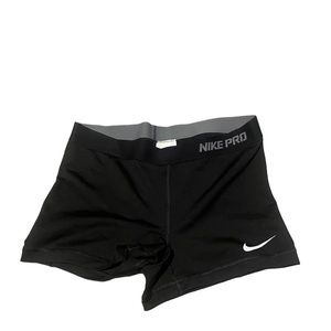 Black NIKE Pro Women’s 3” Short EUC